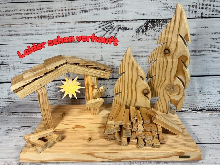 Oberlausitzer Sternel Hütte Oberlausitzer Sternel Hütte mit originalem Herrnhuter Mini Stern aus Lärchenhollz mit zwei Bäumen und zwei Holzhaufen